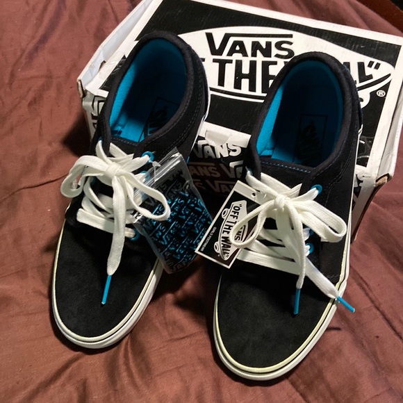Women’s Vans Brand Laced Tennis Shoes.  NWT! - Picture 8 of 16